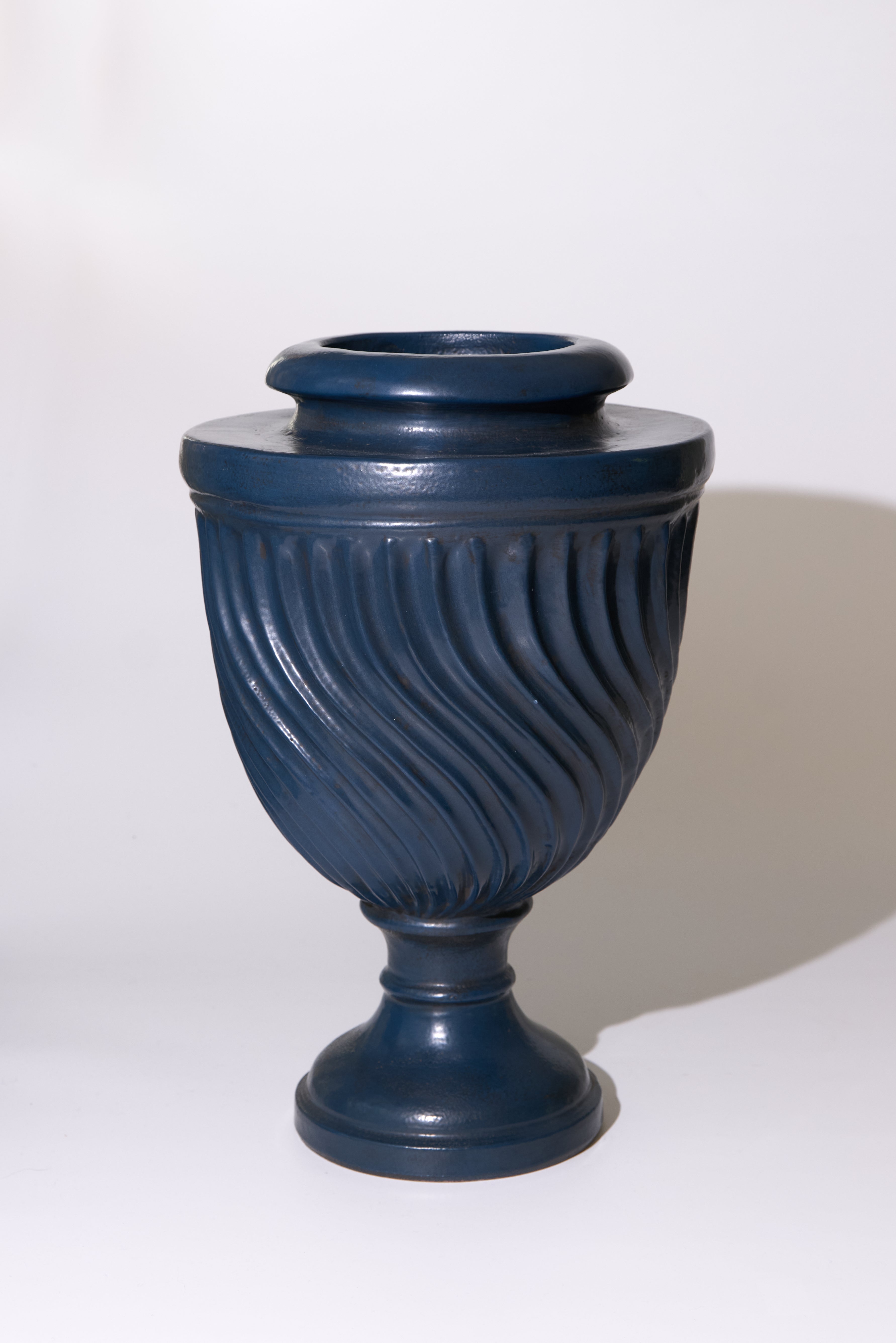 Conus — Hand-Modelled Tuscan Ceramic Urn