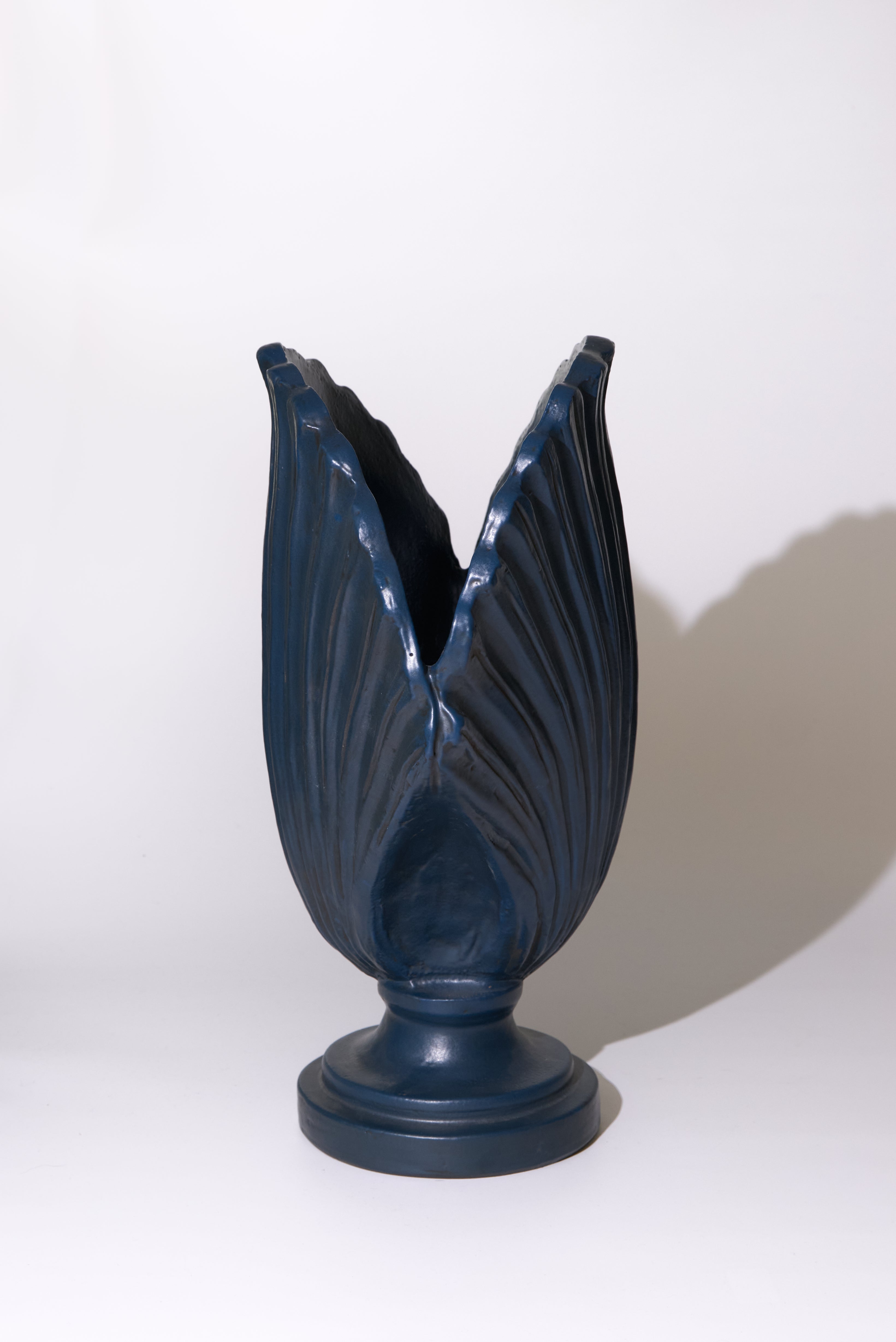 Ostrica — Hand-Modelled Tuscan Ceramic Sculpture