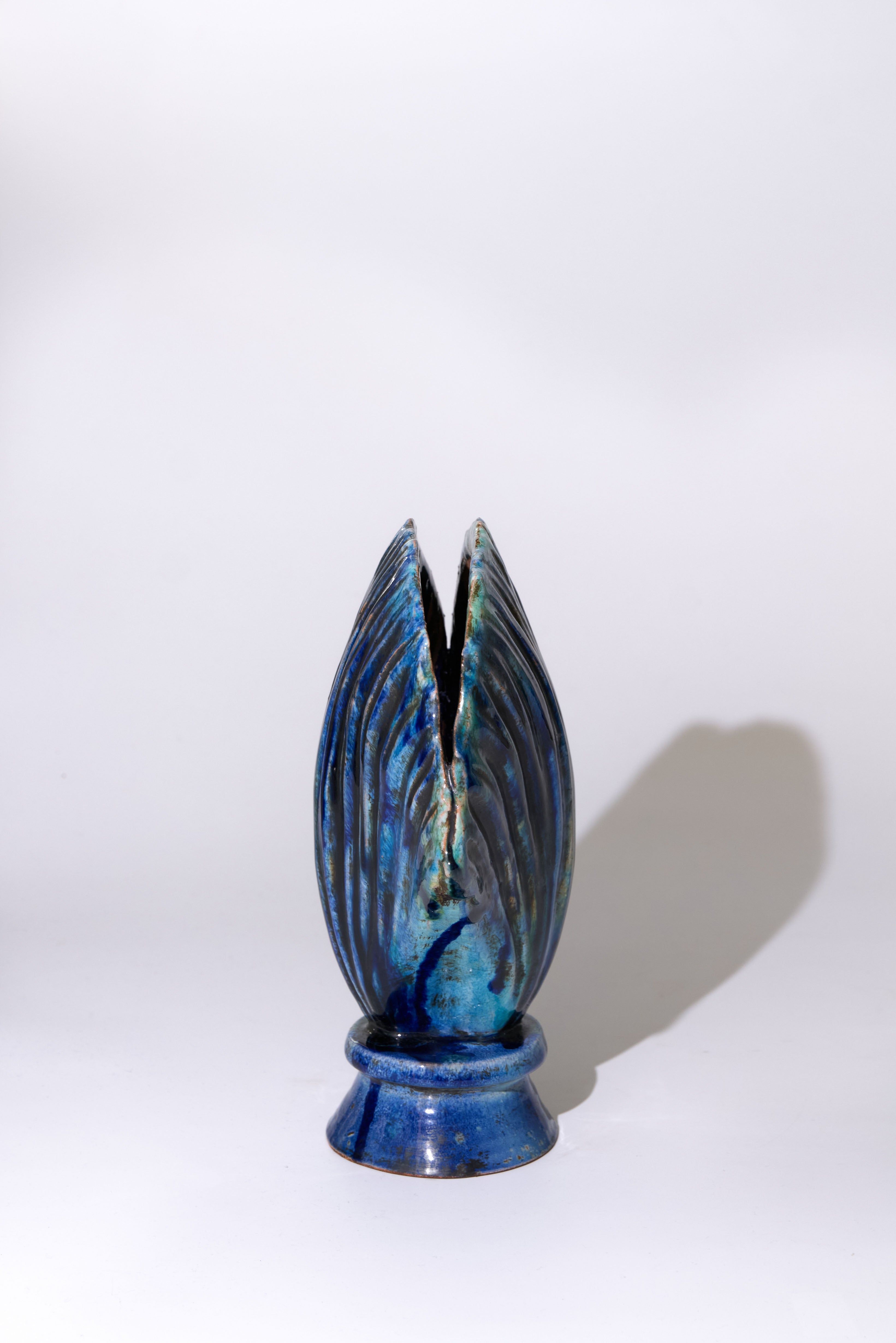 Mini Ostrica — Hand-Modelled Tuscan Ceramic Sculpture, Tide Blue Glazed