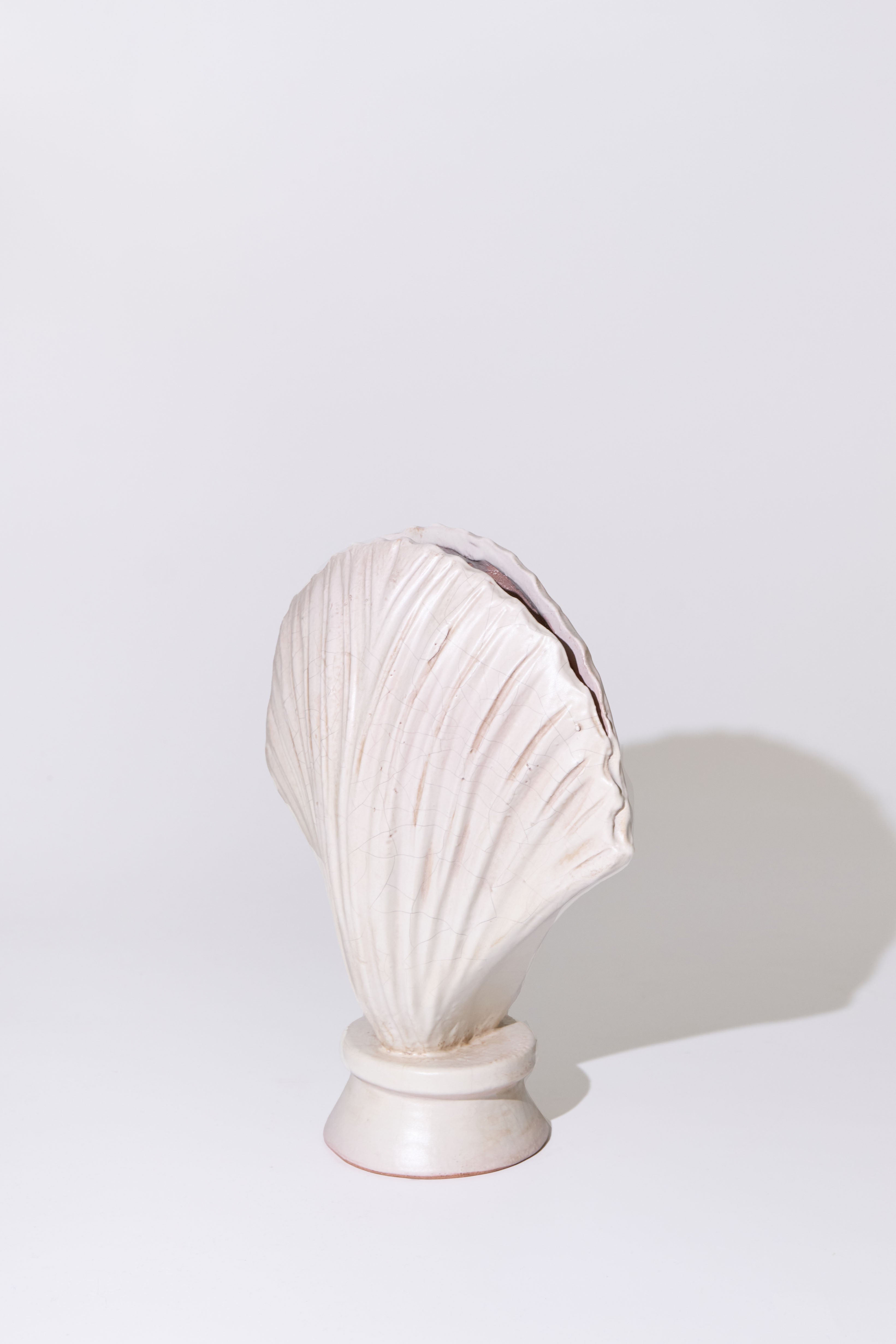 Mini Ostrica — Hand-Modelled Tuscan Ceramic Sculpture, Butter