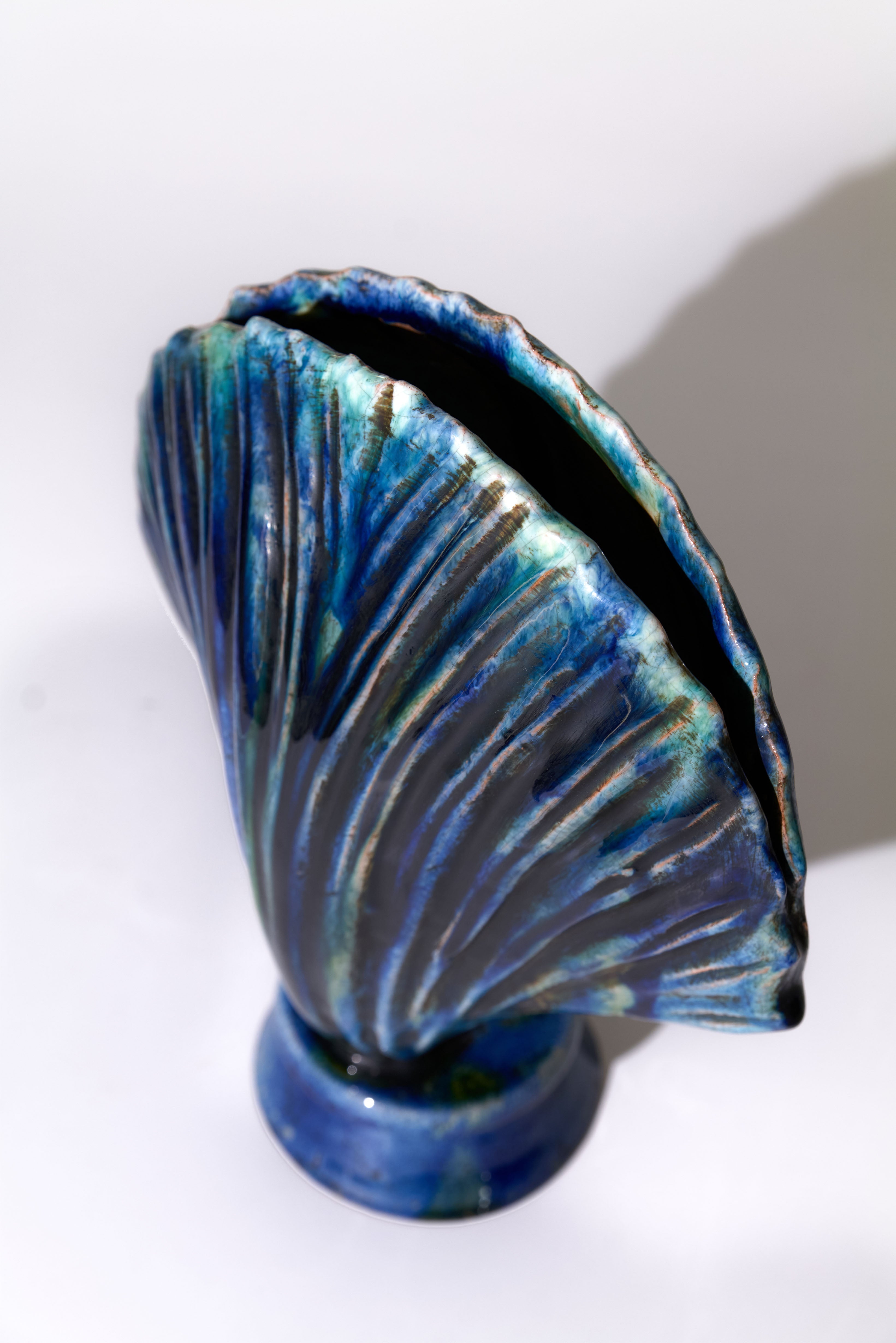 Mini Ostrica — Hand-Modelled Tuscan Ceramic Sculpture, Tide Blue Glazed