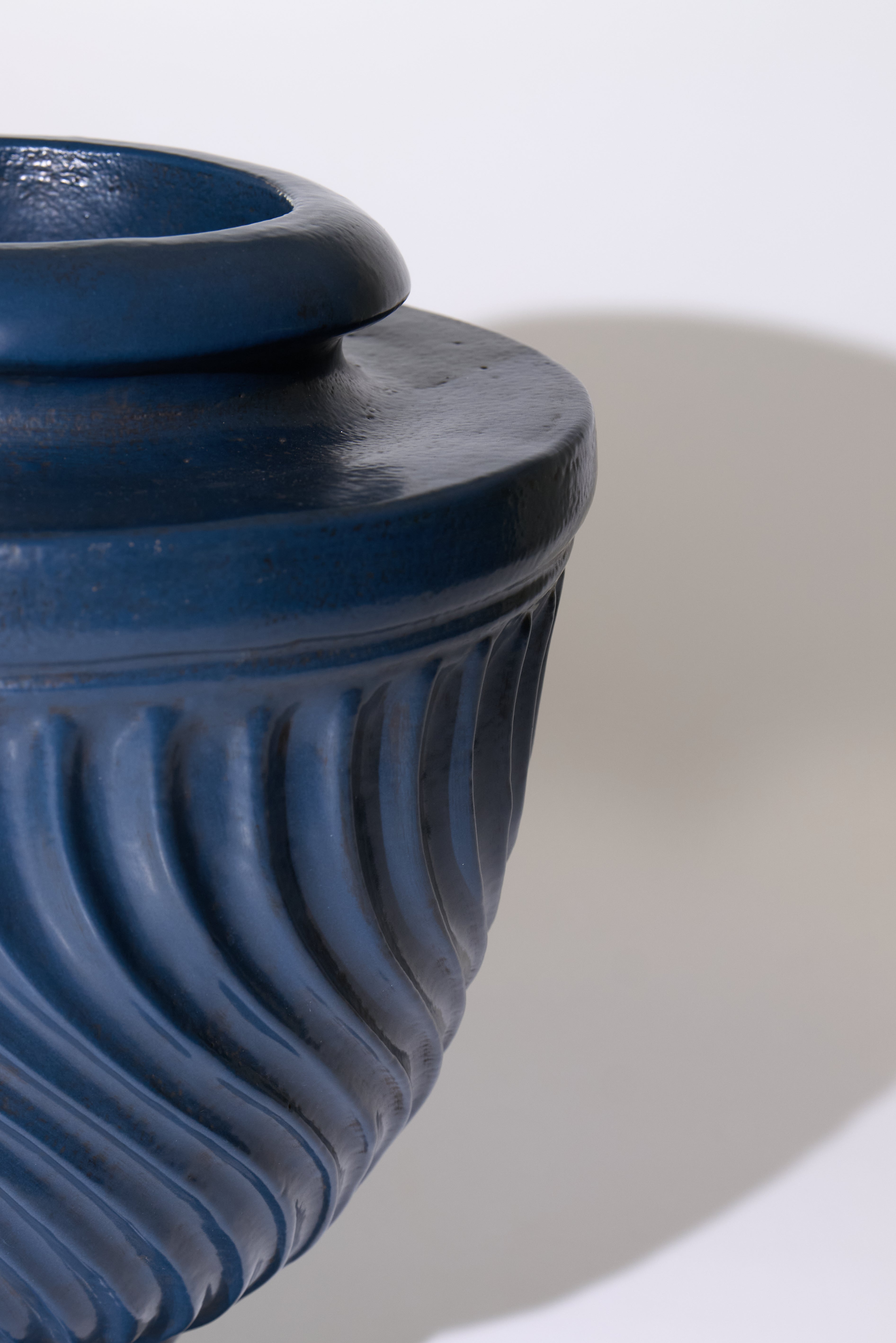 Conus — Hand-Modelled Tuscan Ceramic Urn