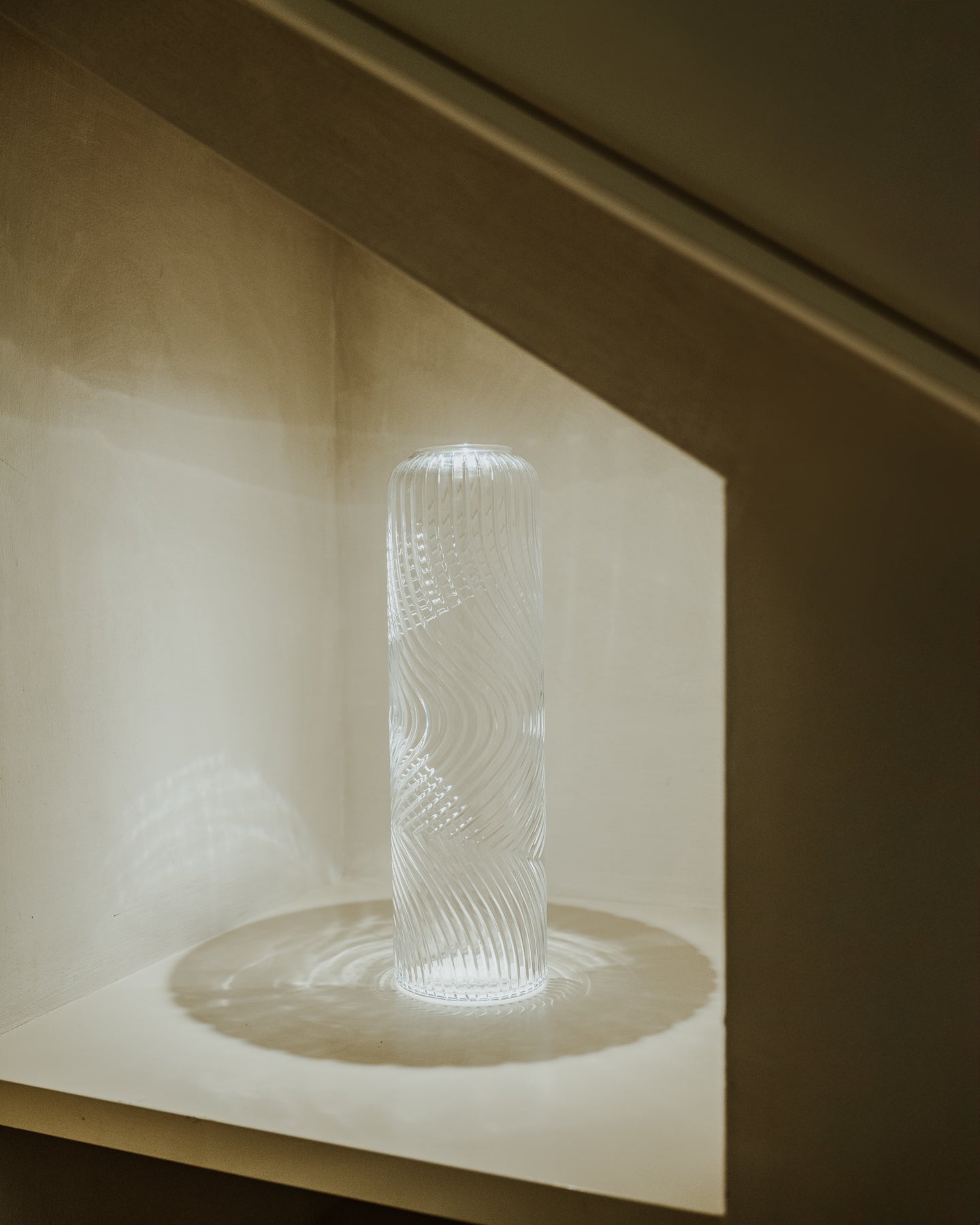 Amalfi Curve Crystal Vase — Clear