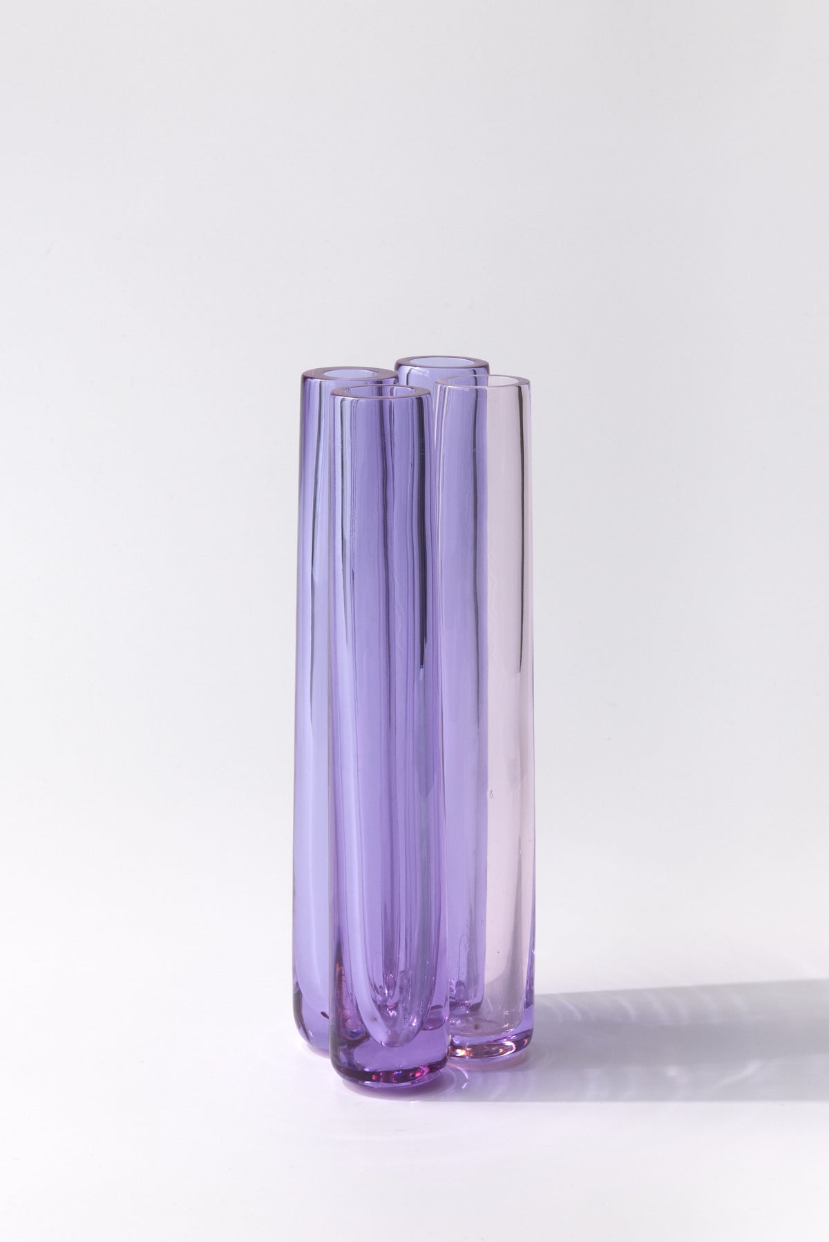 Corallo n.1 — Vaso Tubolare in Cristallo Soffiato a Mano, Lilla
