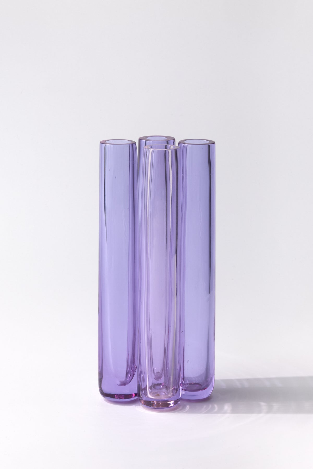 Corallo n.1 — Vaso Tubolare in Cristallo Soffiato a Mano, Lilla