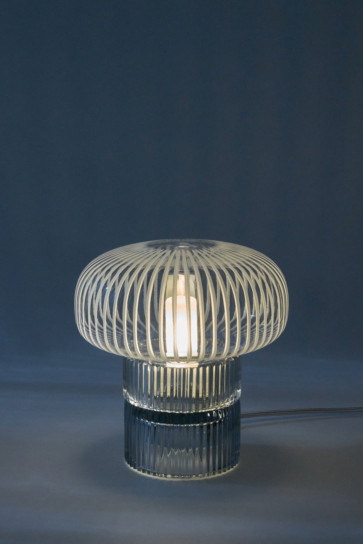 Tello Grey + Piccolo Clear — Lampada da Tavolo in Cristallo